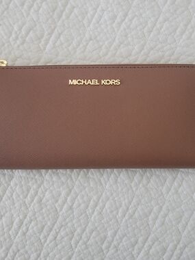 Michael Kors  Brown Zip Wallet - Slim Leather Organizer